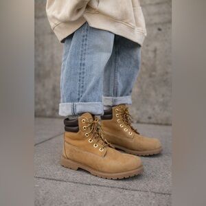 Timberland 6” Wheat Nubuck Boots Women’s 9 Classic Street Style